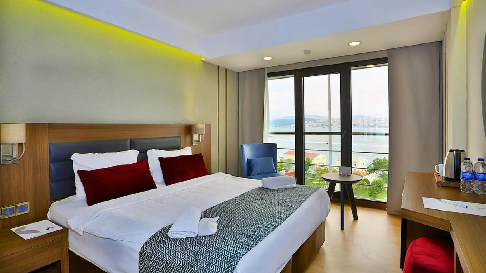 Zimmer Bosphorus Hotel contacts